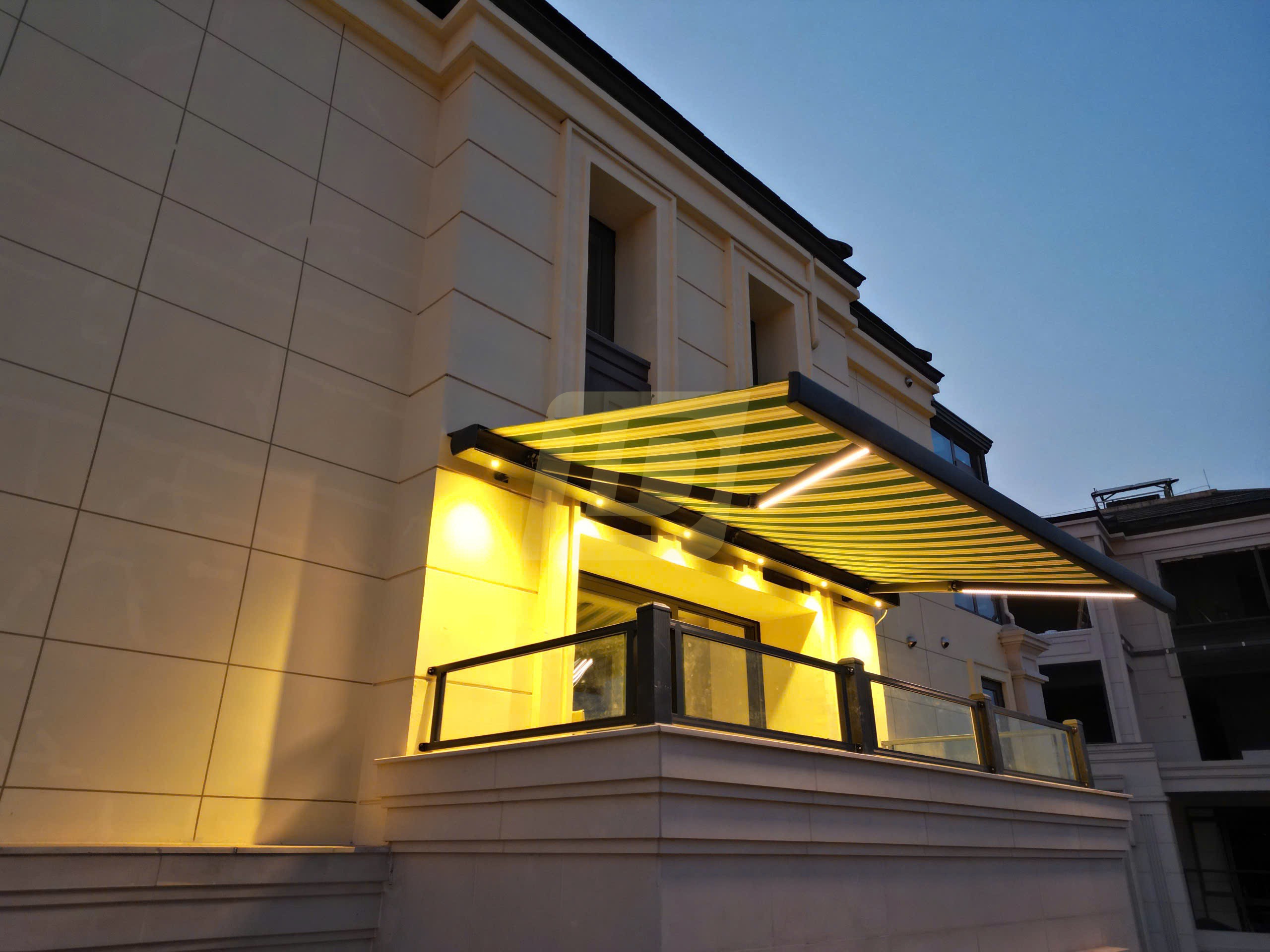 Mái che tự động